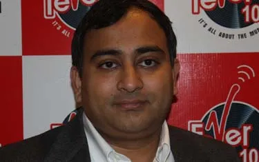 Keerthivasan quits Fever FM; to be replaced by Harshad Jain